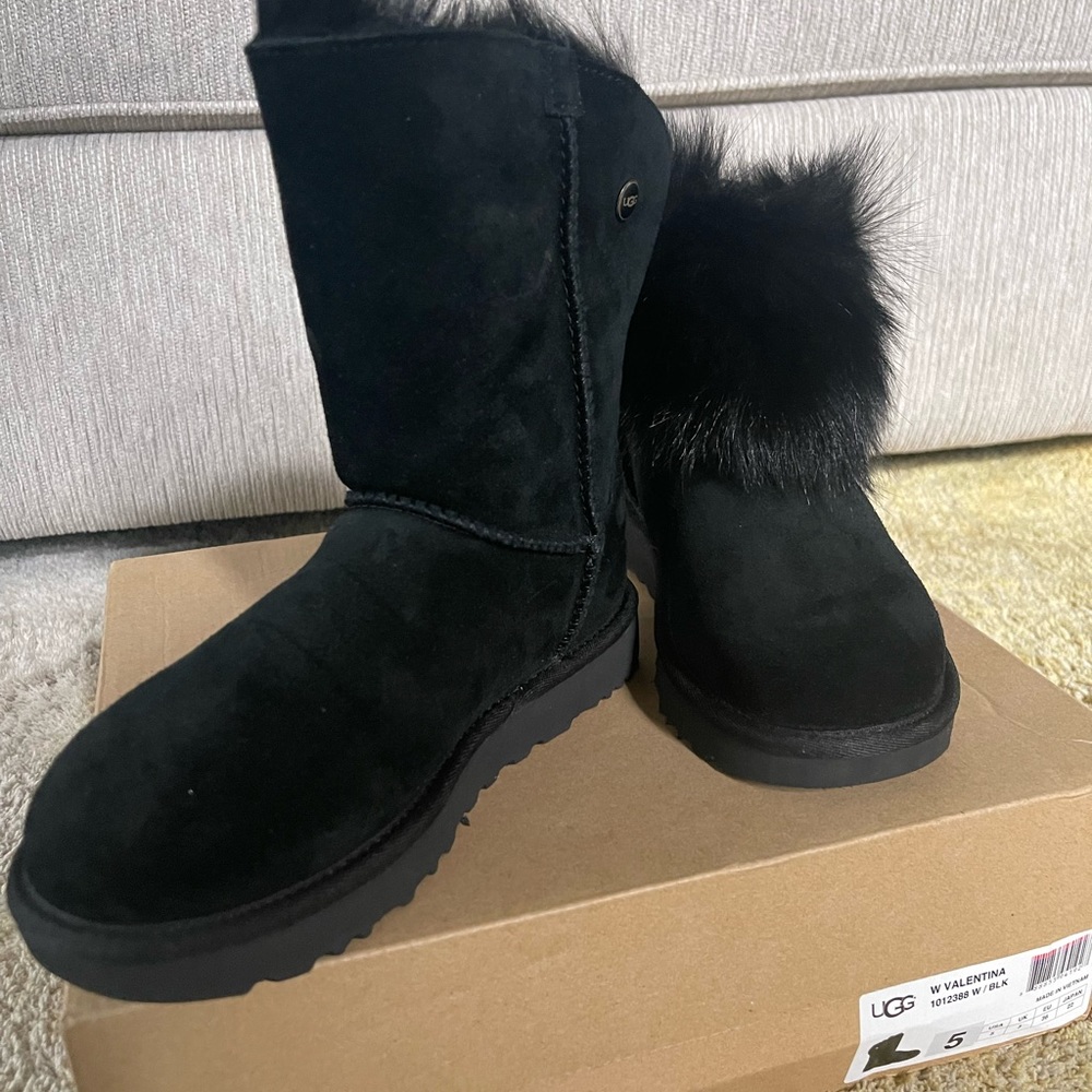 Womens Uggs - image 3